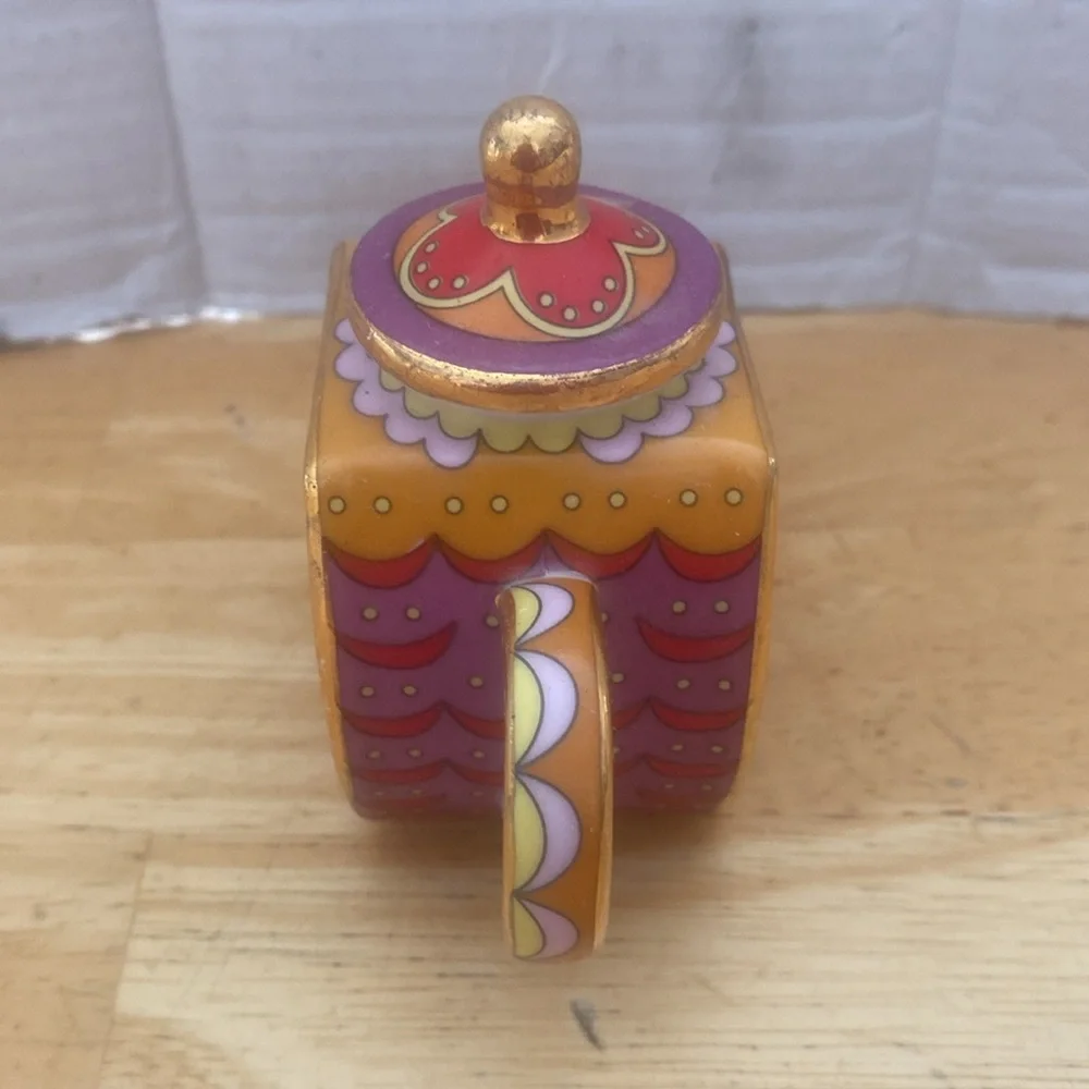 Vintage Vivian Chan miniature teapot 2002 excellent condition pink green